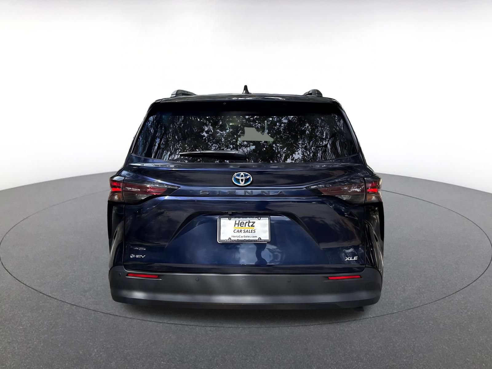 Used 2025 Toyota Sienna XLE FWD image 7