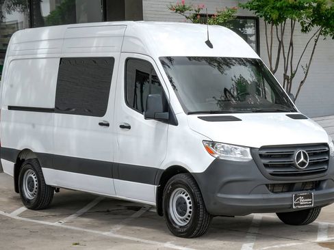 Used 2024 Mercedes-Benz Sprinter 2500 image 6