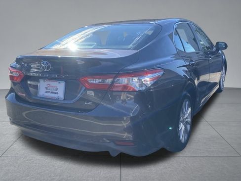 Used 2018 Toyota Camry LE image 14