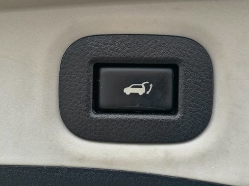 Used 2016 Nissan Rogue SL w/ SL Premium Package image 19