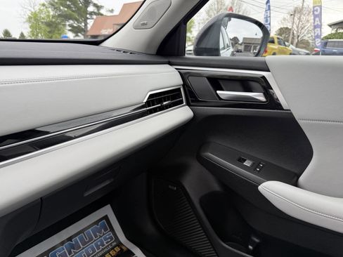 Used 2025 Mitsubishi Outlander SE AWD/4WD image 22