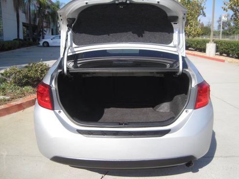 Used 2017 Toyota Corolla SE FWD image 15
