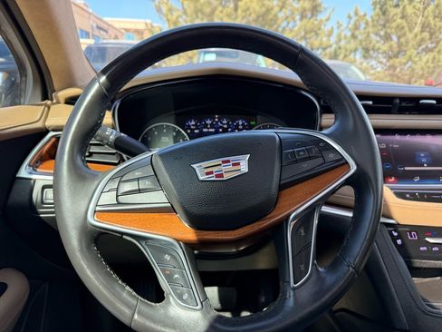 Used 2017 Cadillac XT5 Platinum image 28