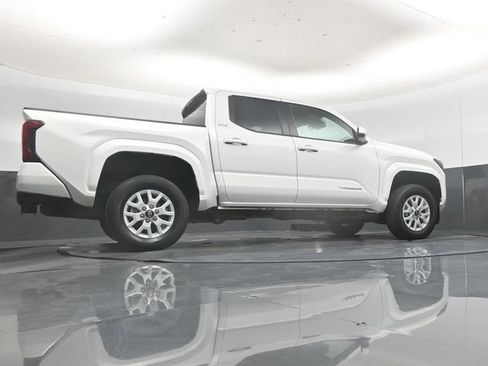 Used 2025 Toyota Tacoma SR5 AWD/4WD image 51