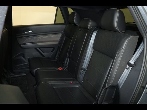 Used 2021 Volkswagen Atlas Cross Sport SEL image 31