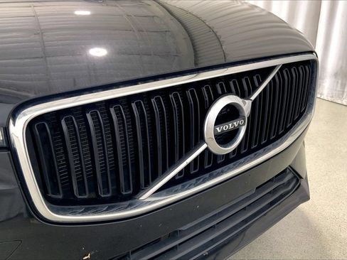 Used 2021 Volvo XC60 T5 Momentum w/ Protection Package Premier FWD image 7