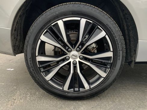 Used 2025 Volvo XC60 B5 Plus image 26