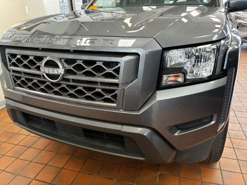Used 2022 Nissan Frontier SV RWD image 9