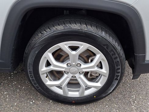 Used 2024 Jeep Compass Latitude AWD/4WD image 9