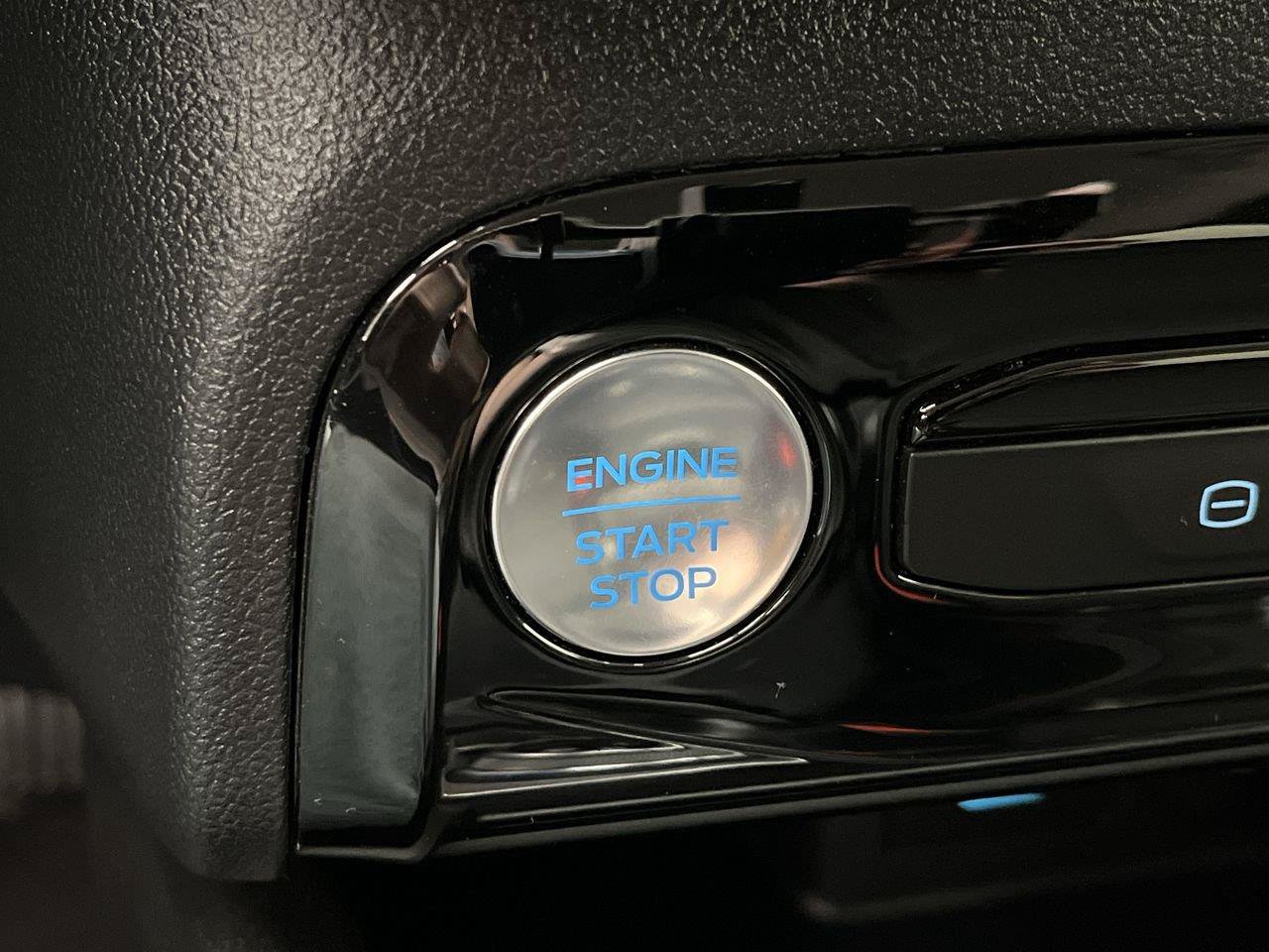 Certified 2023 Ford Escape SE FWD image 21