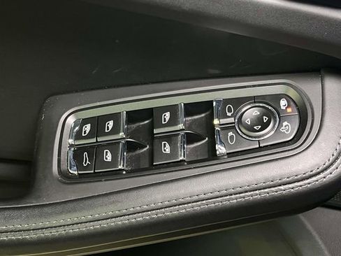 Certified 2018 Porsche Macan Turbo image 32