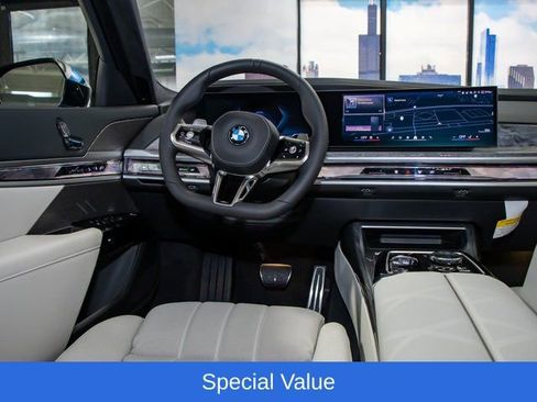 Used 2025 BMW 760i xDrive w/ Executive Package AWD/4WD image 17
