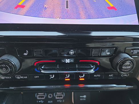 Certified 2023 Jeep Grand Cherokee Limited image 23