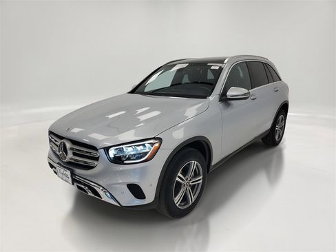 Used 2021 Mercedes-Benz GLC 300 4MATIC image 3