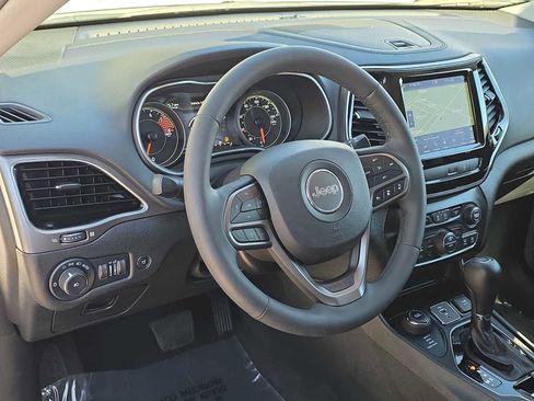 Used 2022 Jeep Cherokee Limited w/ Elite Package image 2