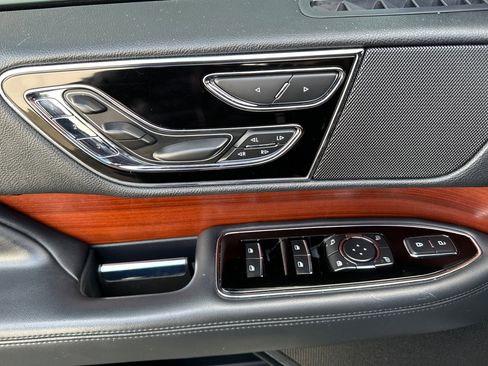 Used 2022 Lincoln Navigator Reserve image 11