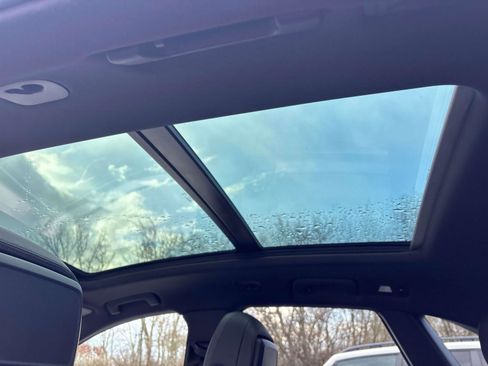 Used 2021 Porsche Macan w/ Driver Memory Package image 10