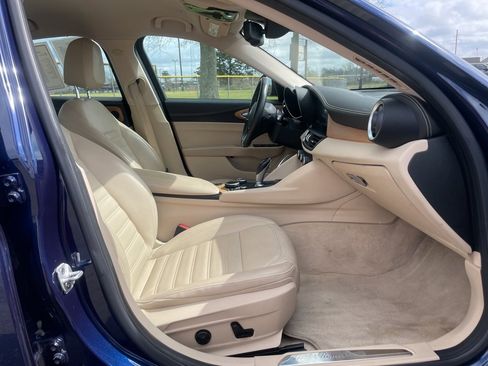 Used 2018 Alfa Romeo Giulia Ti w/ Quick Order Package 22Z Lusso image 18