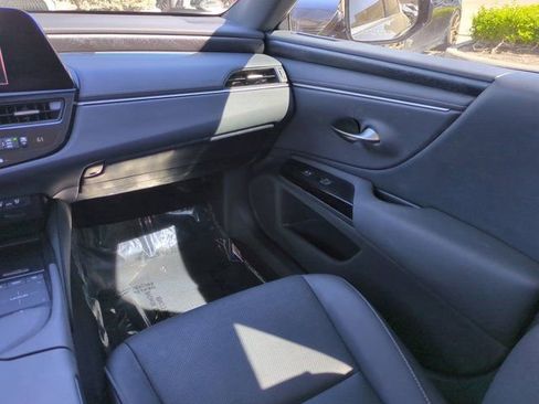 Certified 2022 Lexus ES 350 w/ Premium Package image 16