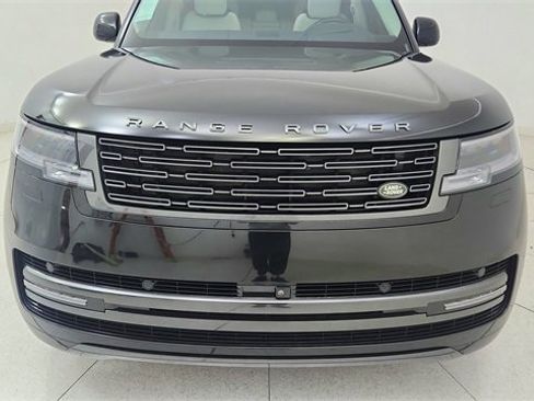 Used 2024 Land Rover Range Rover Long Wheelbase SE image 8