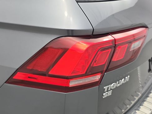 Used 2019 Volkswagen Tiguan SE w/ Panoramic Sunroof Package FWD image 35