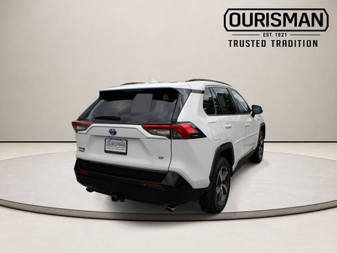 Used 2022 Toyota RAV4 SE w/ Weather & Moonroof Package AWD/4WD image 9