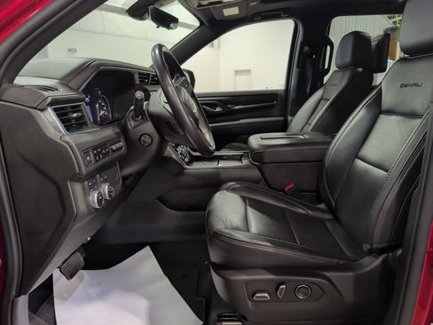 Used 2021 GMC Yukon Denali w/ Denali Premium Package AWD/4WD image 8