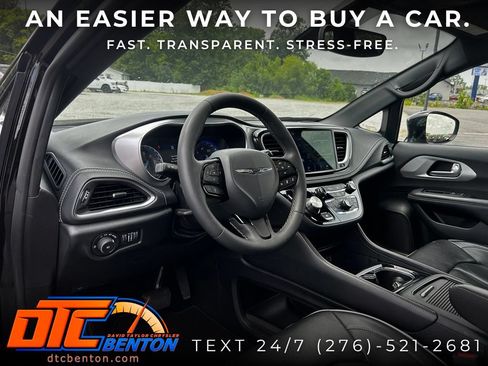 Used 2025 Chrysler Pacifica Limited FWD image 9
