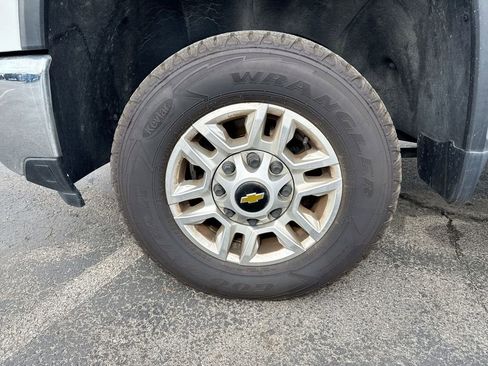 Used 2024 Chevrolet Silverado 2500 LT AWD/4WD image 10