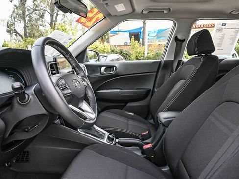Certified 2025 Hyundai Venue SEL FWD image 15