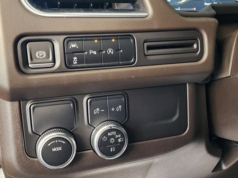 Used 2023 GMC Yukon SLT image 23