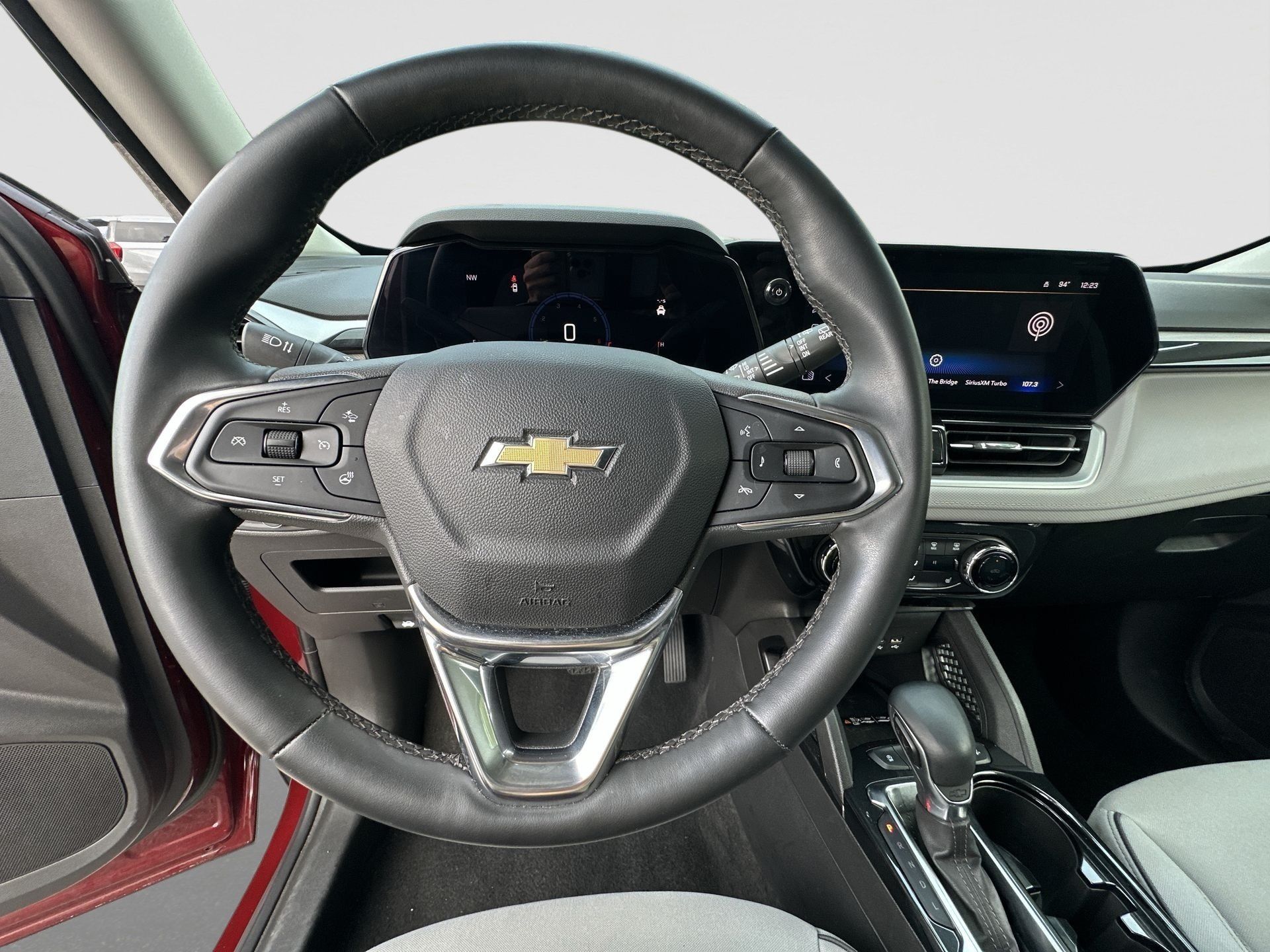 Used 2025 Chevrolet TrailBlazer LT w/ Convenience Package FWD image 11