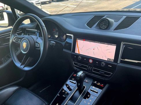 Used 2023 Porsche Macan T image 31
