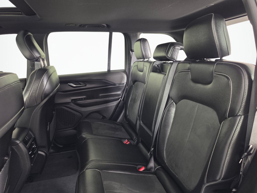 Used 2023 Jeep Grand Cherokee Altitude AWD/4WD image 33