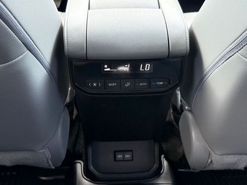 Used 2023 Toyota Highlander XLE FWD image 15