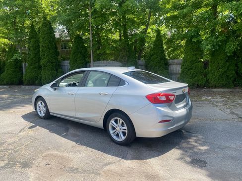 Used 2016 Chevrolet Cruze LT FWD image 3
