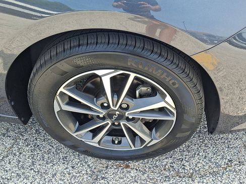 Used 2023 Kia Forte LXS w/ LXS Technology Package FWD image 11