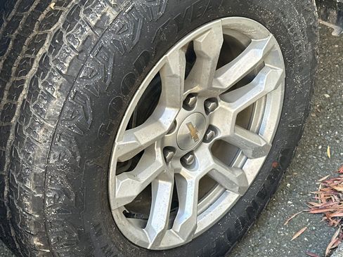 Used 2023 Chevrolet Silverado 1500 LT image 6