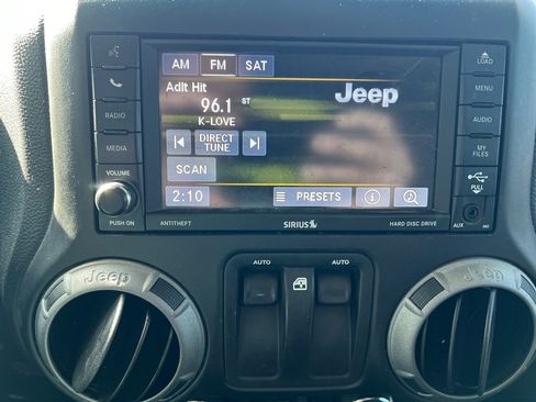 Used 2017 Jeep Wrangler Sport w/ Quick Order Package 24S AWD/4WD image 10