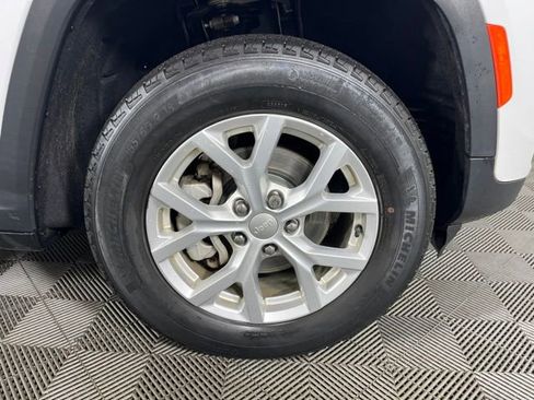 Used 2023 Jeep Grand Cherokee Limited image 9