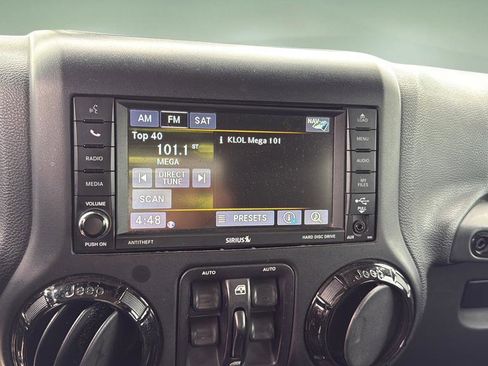 Used 2015 Jeep Wrangler Unlimited Sahara AWD/4WD image 12