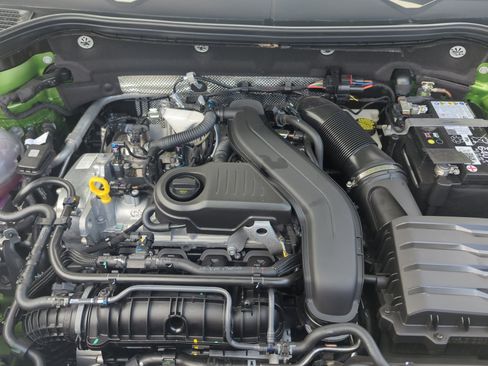 New 2025 Volkswagen Taos SE image 21