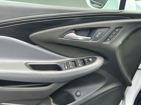Used 2020 Buick Envision Essence FWD image 18
