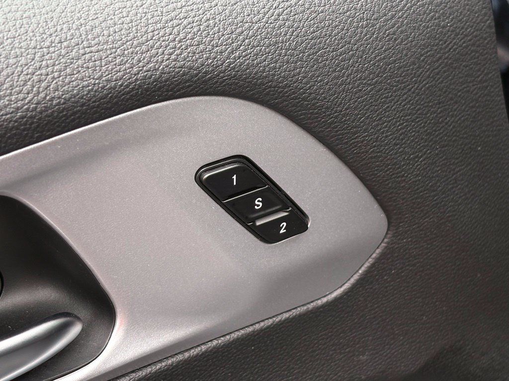 Used 2025 Chrysler Pacifica Limited FWD image 25