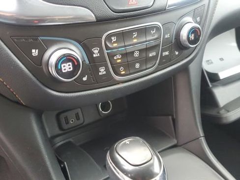 Used 2018 Chevrolet Equinox Premier image 15