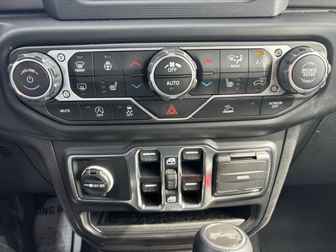 Used 2023 Jeep Wrangler Unlimited Sport image 24