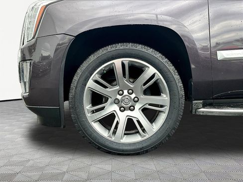 Used 2015 Cadillac Escalade Luxury RWD image 35
