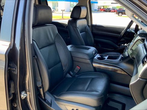 Used 2018 Chevrolet Suburban LT AWD/4WD image 9