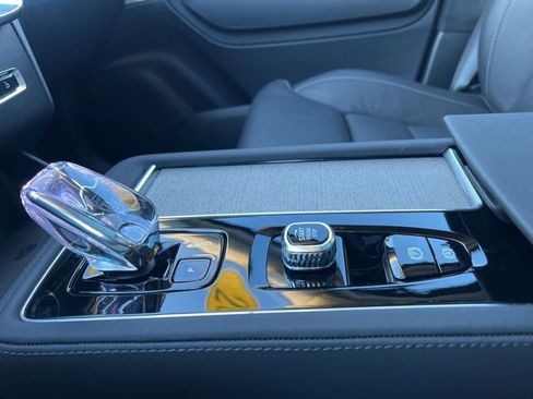 Certified 2026 Volvo XC90 T8 Ultra image 38