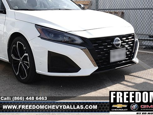 Used 2025 Nissan Altima 2.5 SR FWD image 2